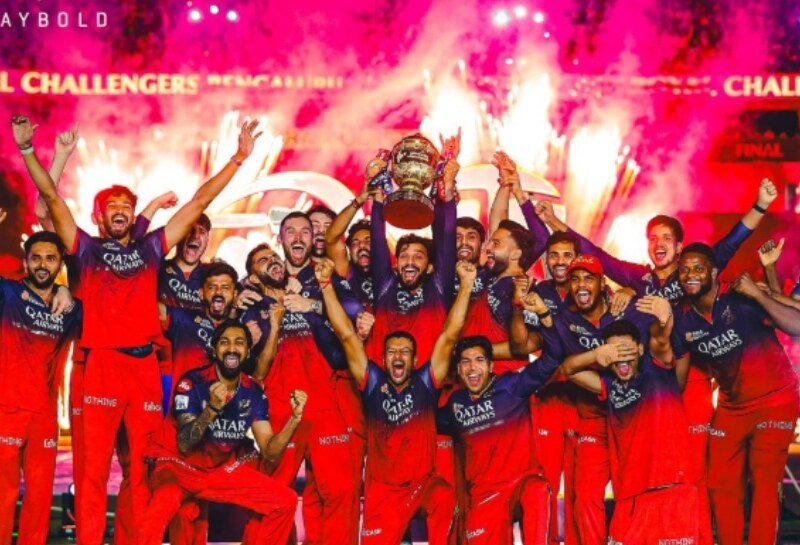 RCB को लगा तगड़ा झटका, IPL 2026 के पहले मैच से बाहर हुआ दिग्गज गेंदबाज