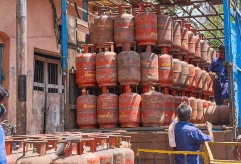 China से राहत की खबर: भारत के लिए रवाना हुए LPG टैंकर, खत्म होगा संकट?