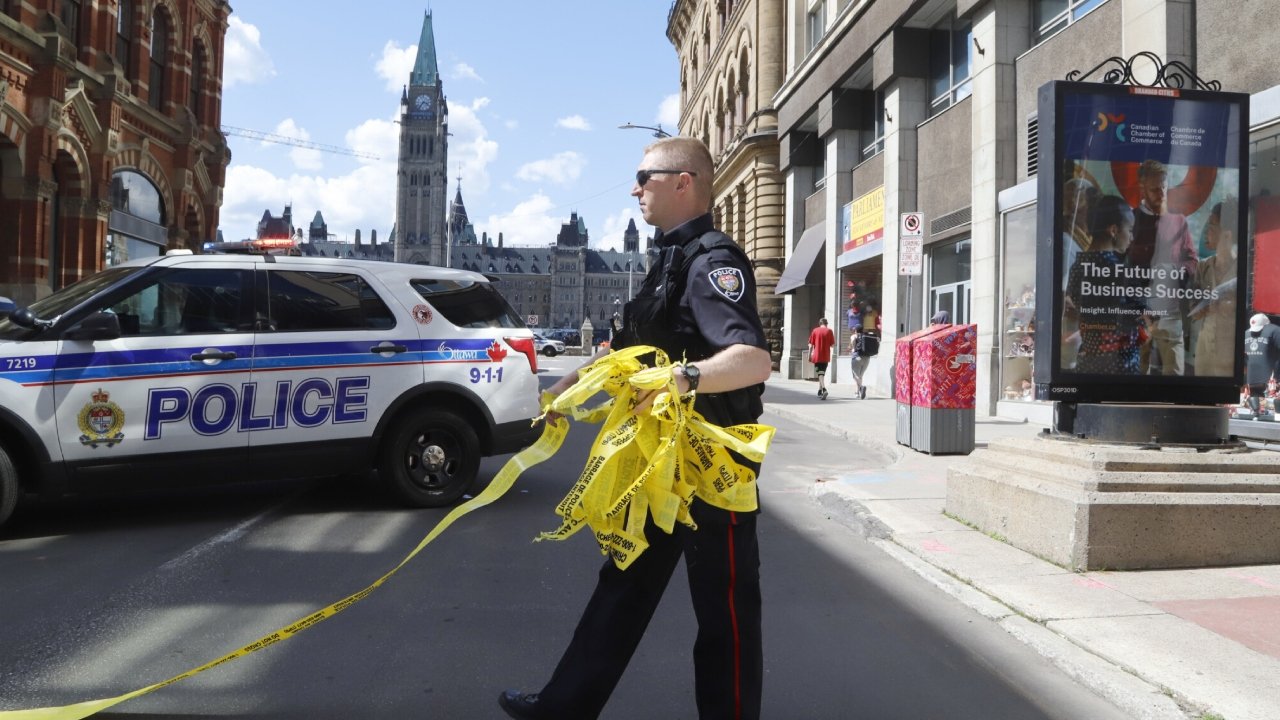 Canada Crime: पुलिस अफसर पर हमले के आरोप में 12 साल का बच्चा जांच के घेरे में 1 canada 4