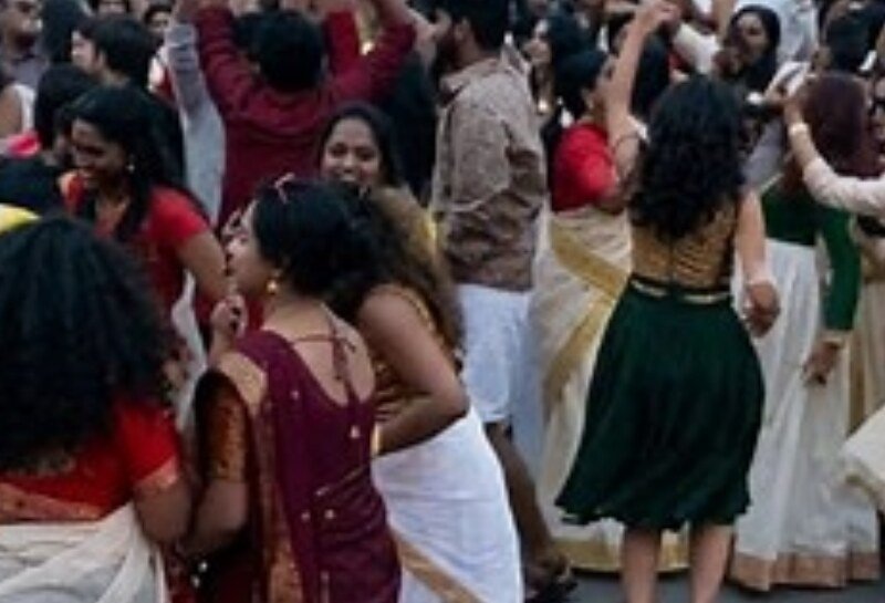 टोरंटो का वायरल डांस वीडियो बना बहस का मुद्दा, उठे सवाल—क्या कनाडा में बढ़ा भारतीय प्रभाव?