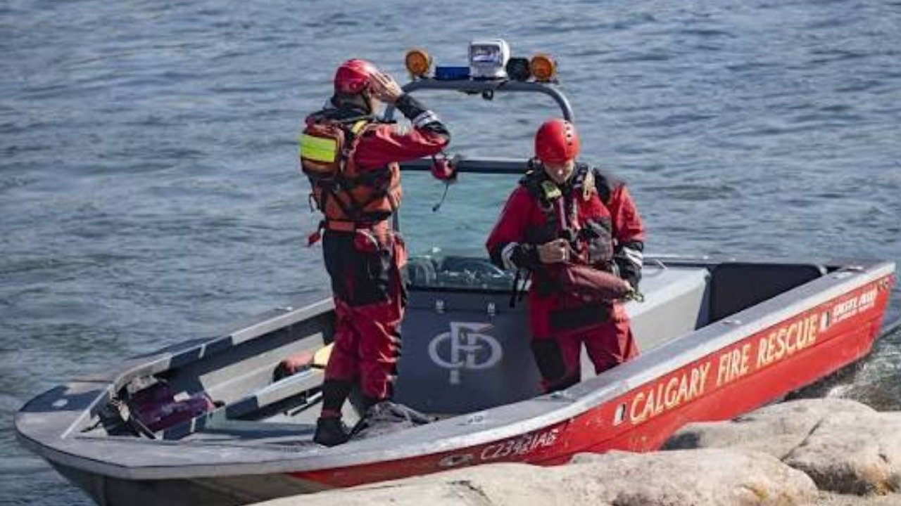 Calgary Canada Water Rescue: कनाडा के कैलगरी में पानी में फंसने की घटनाएं बढ़ीं, 2025 से ज्यादा रेस्क्यू कॉल्स ने बढ़ाई चिंता 1 calert