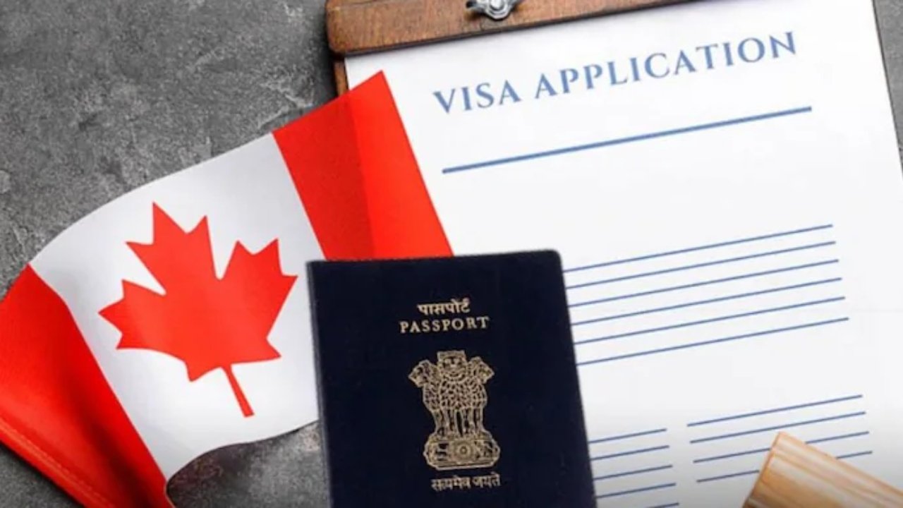 Canada Visa Update: कनाडा ने पेरेंट्स-ग्रैंडपेरेंट्स प्रोग्राम पर लगाई रोक, अब 'सुपर वीजा' के जरिए ही बुला सकेंगे माता-पिता 1 cand 1