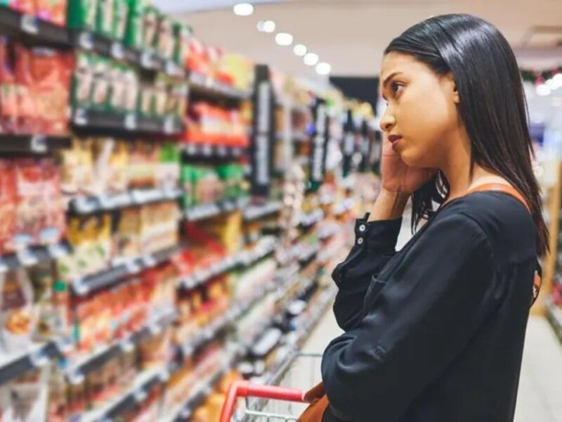 Canadians Face Lifestyle Shrinkflation: कनाडाई लोगों की घटती कमाई ने बढ़ाई चिंता, ‘लाइफस्टाइल श्रिंकफ्लेशन’ का सामना कर रहे लोग