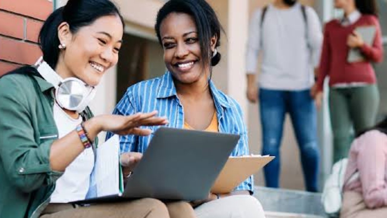 Advice for New students in Canada: कनाडा में नए छात्रों के लिए भारतीय की खास सलाह, कम्युनिटी से बाहर निकलना क्यों जरूरी 1 india 5