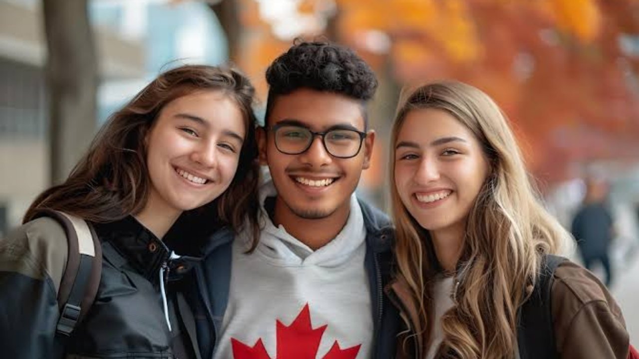 Study in Canada: ₹12 लाख की ठगी का शिकार हुई छात्रा, एडमिशन फ्रॉड से बचने के लिए एक्सपर्ट की सलाह 1 job uuu