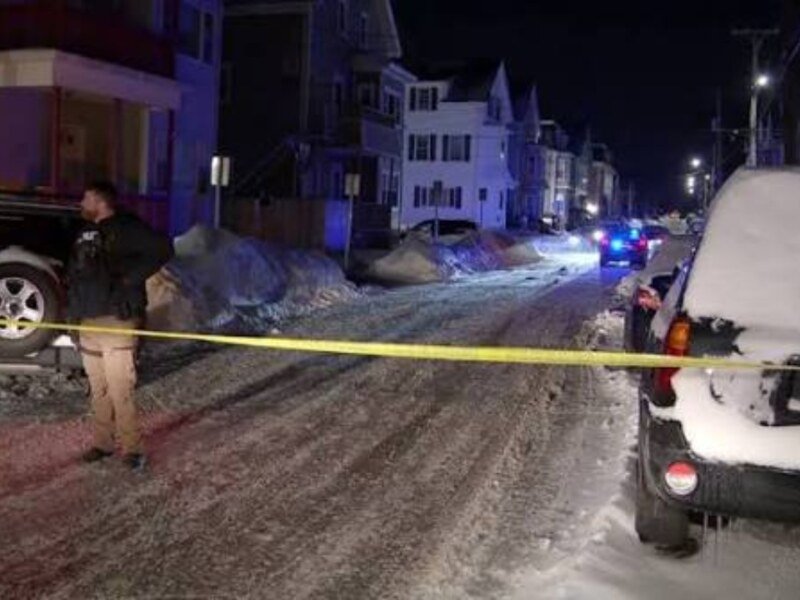 Suspect Dies in Police Involved: पुलिस की गोलीबारी में संदिग्ध की मौत, नॉर्थ वैंकूवर मॉल में मचा हड़कंप