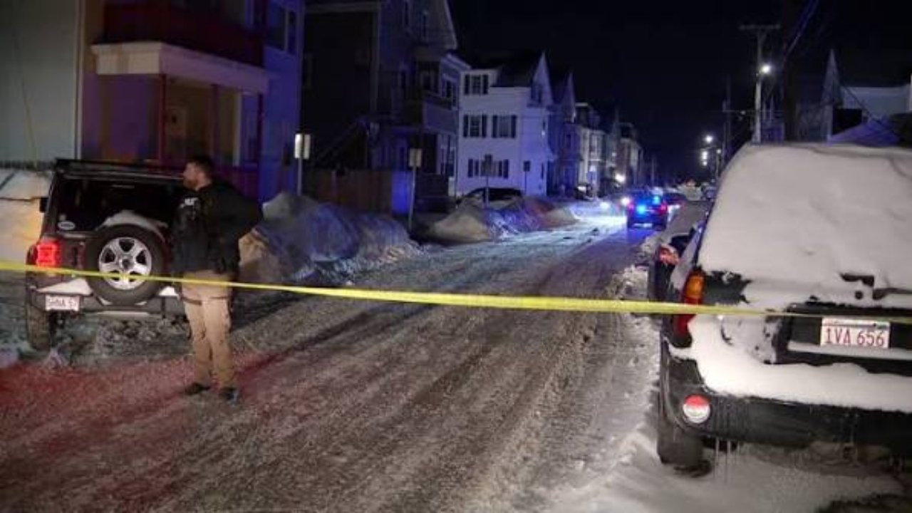 Suspect Dies in Police Involved: पुलिस की गोलीबारी में संदिग्ध की मौत, नॉर्थ वैंकूवर मॉल में मचा हड़कंप 1 susper